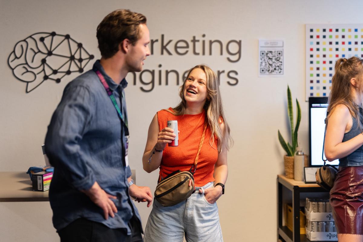 marketing-engineers-agency-at-night-2026-3.jpg